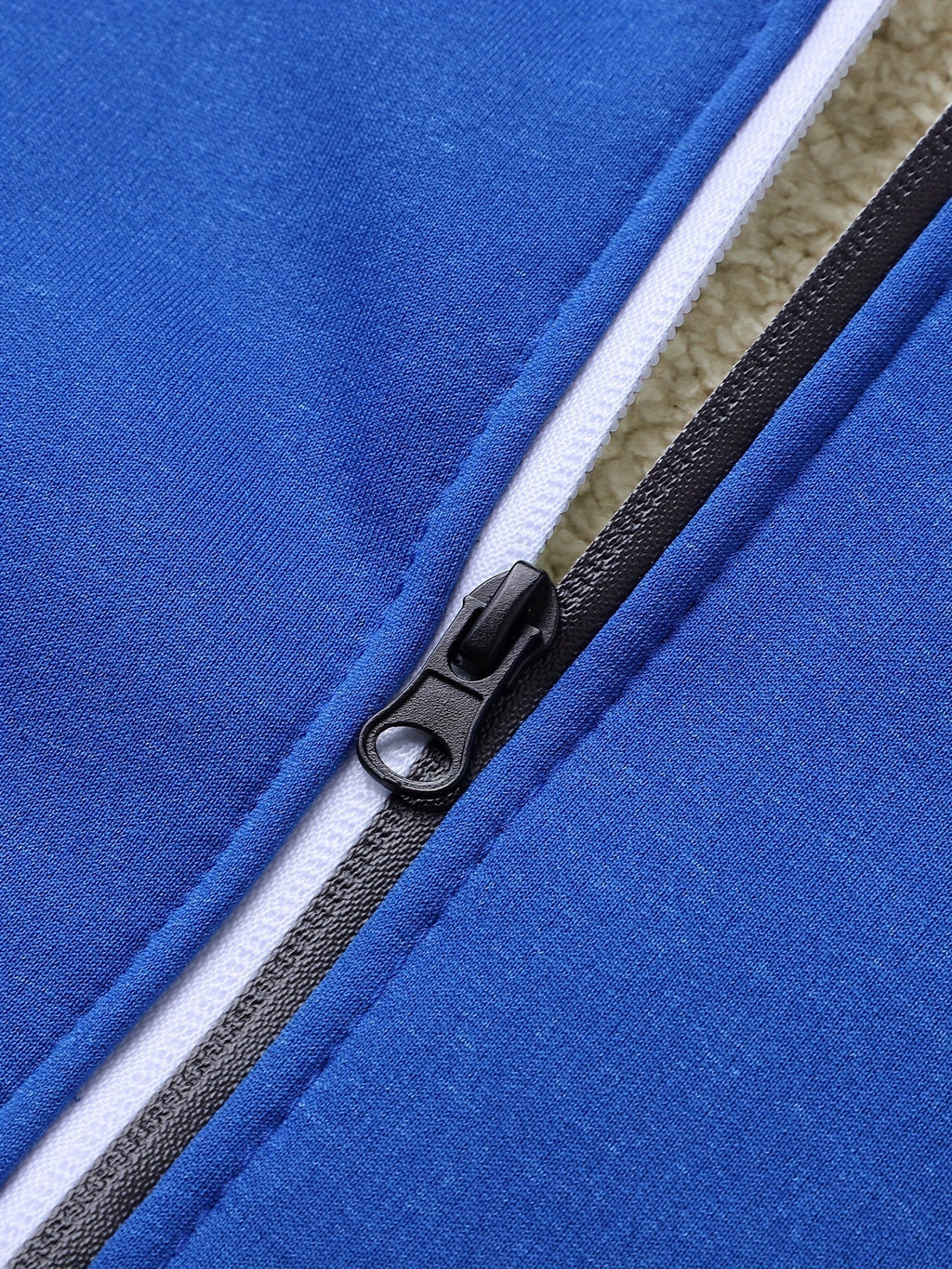 Chaqueta con capucha y cremallera de hombre