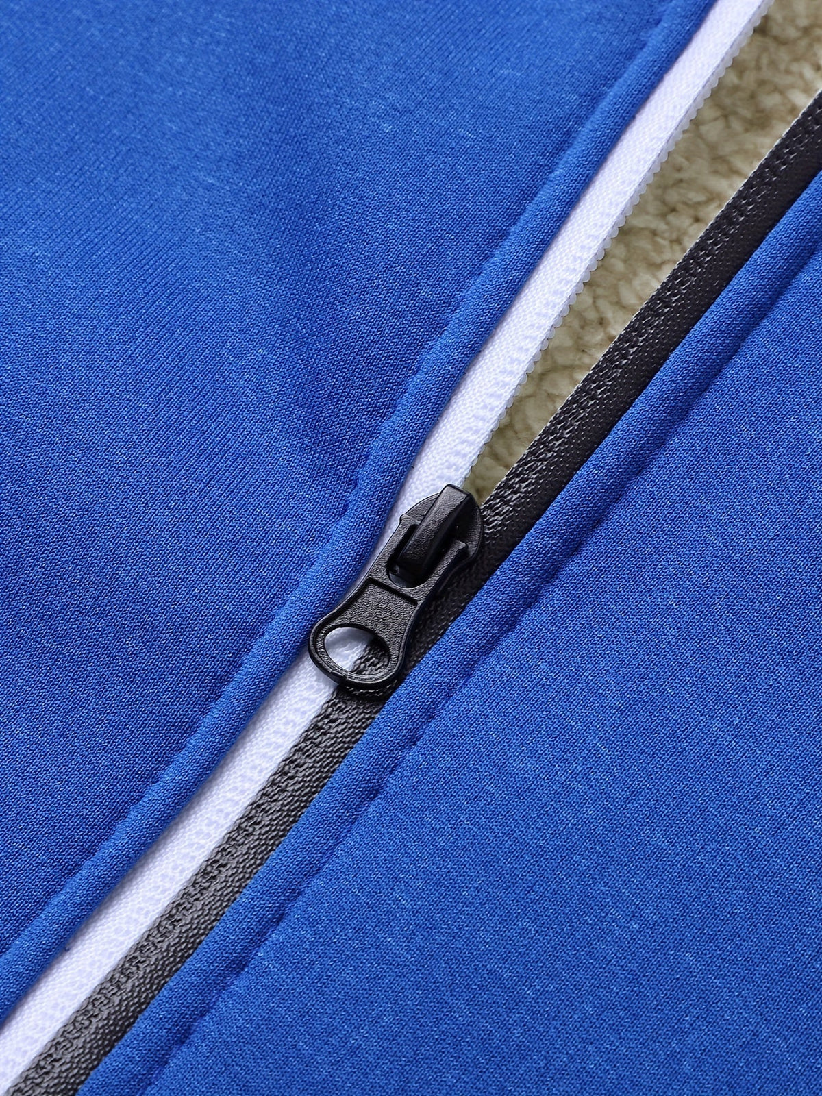 Chaqueta con capucha y cremallera de hombre