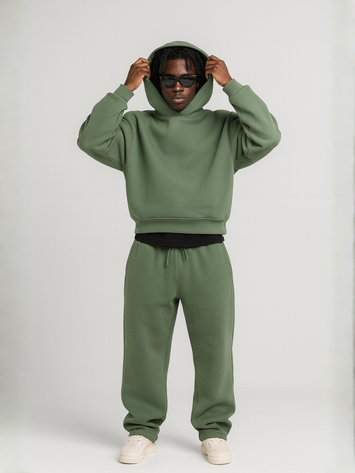Completo da uomo oversize con felpa con cappuccio e jogger