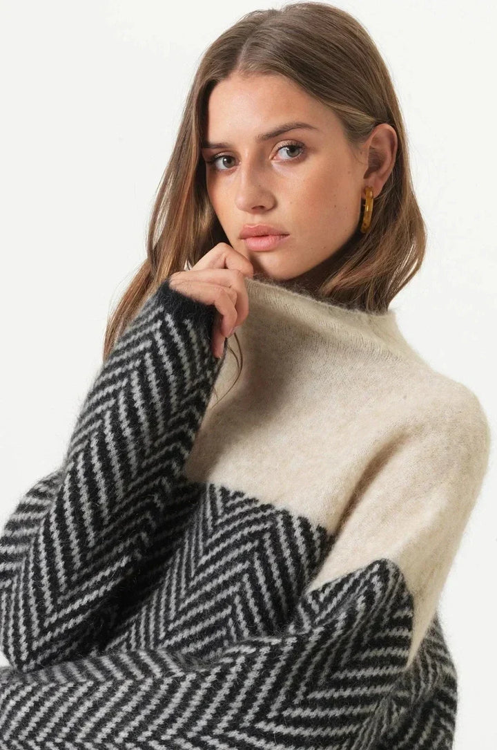 Women's Chevron Colourblock Knit Jumper