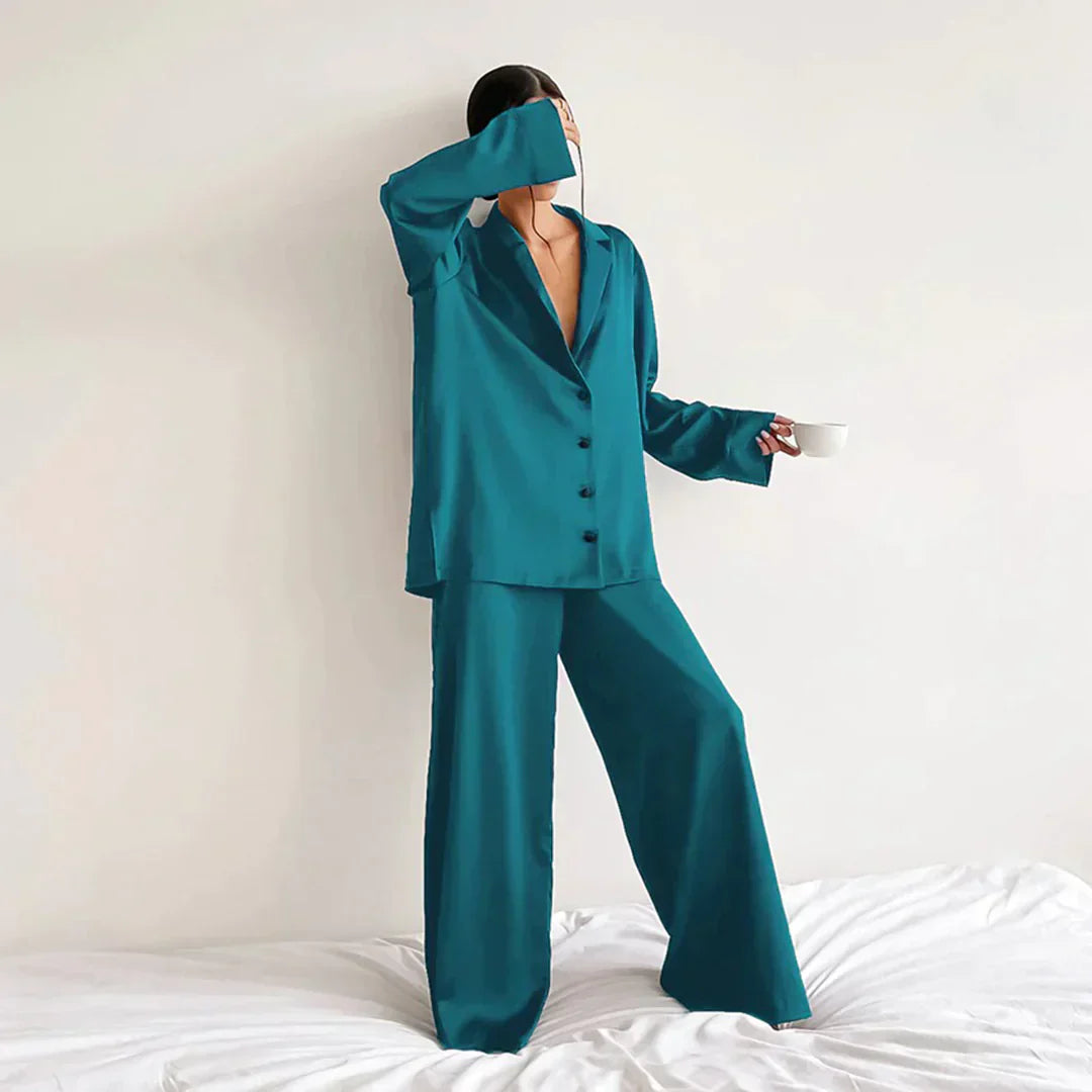 Women's pajamas with wide trousers