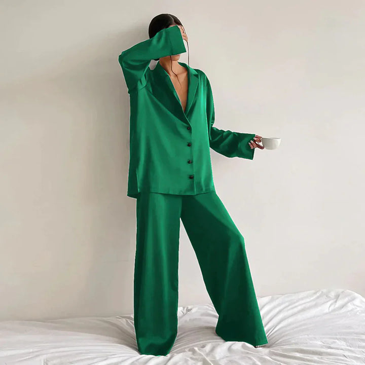 Women's pajamas with wide trousers