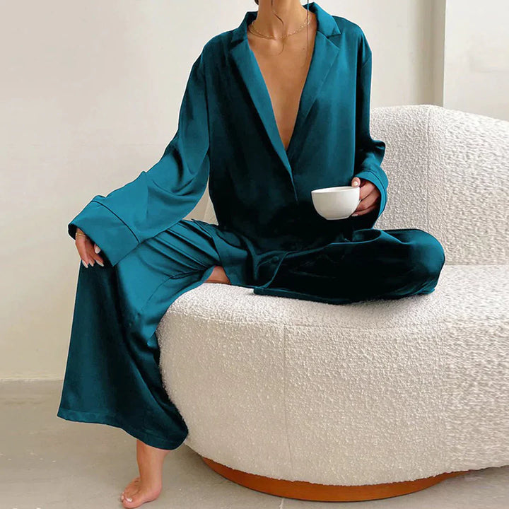 Women's pajamas with wide trousers