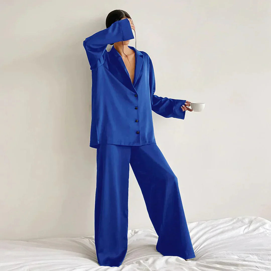 Women's pajamas with wide trousers
