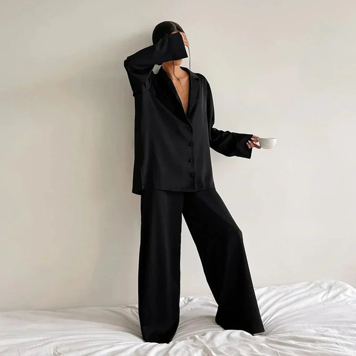 Women's pajamas with wide trousers