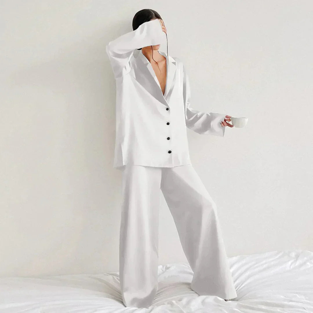 Women's pajamas with wide trousers