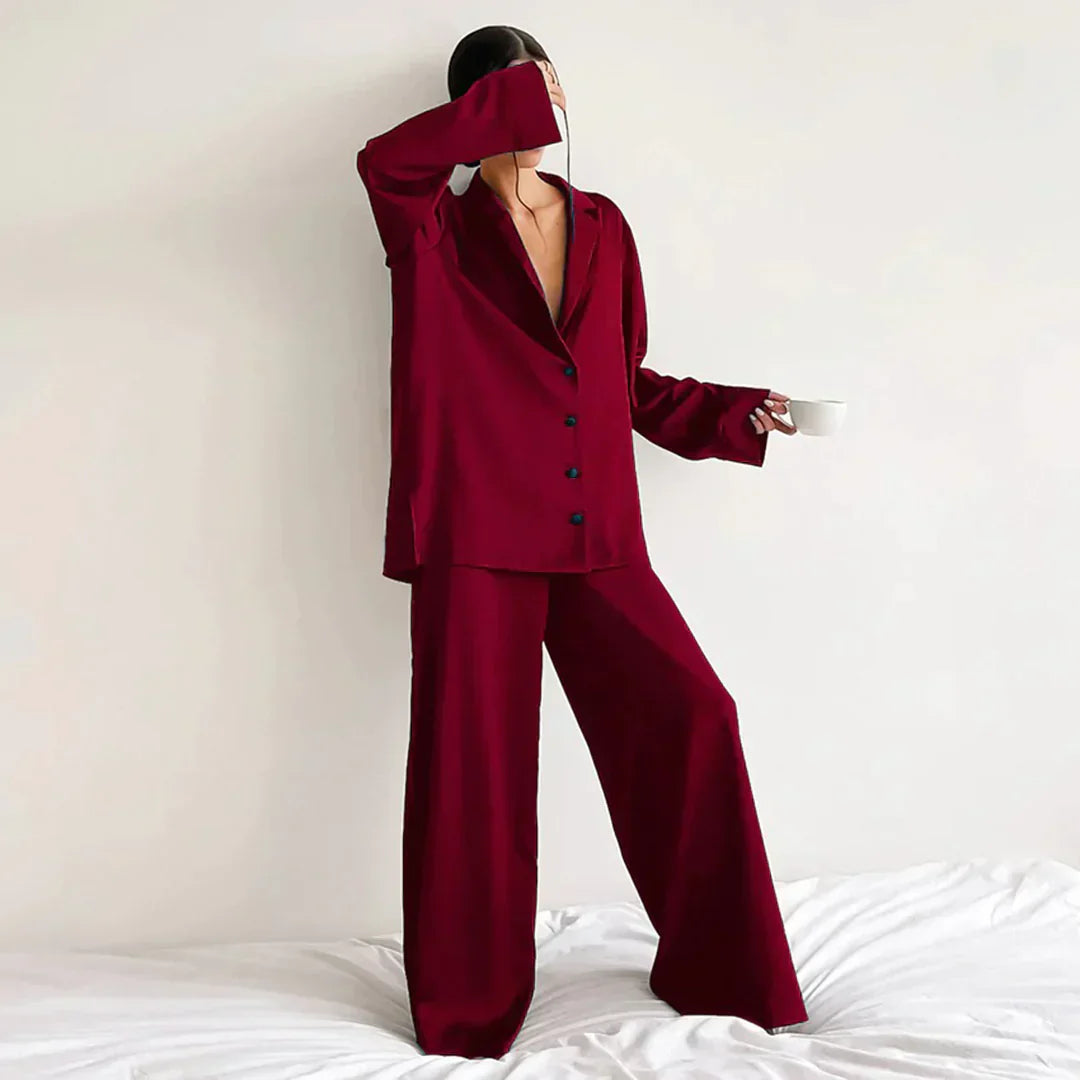 Women's pajamas with wide trousers