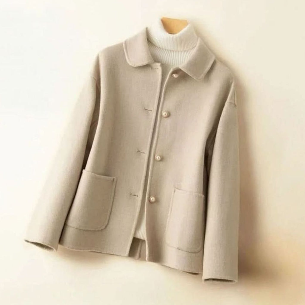 Cappotto corto da donna in cashmere con colletto arrotondato