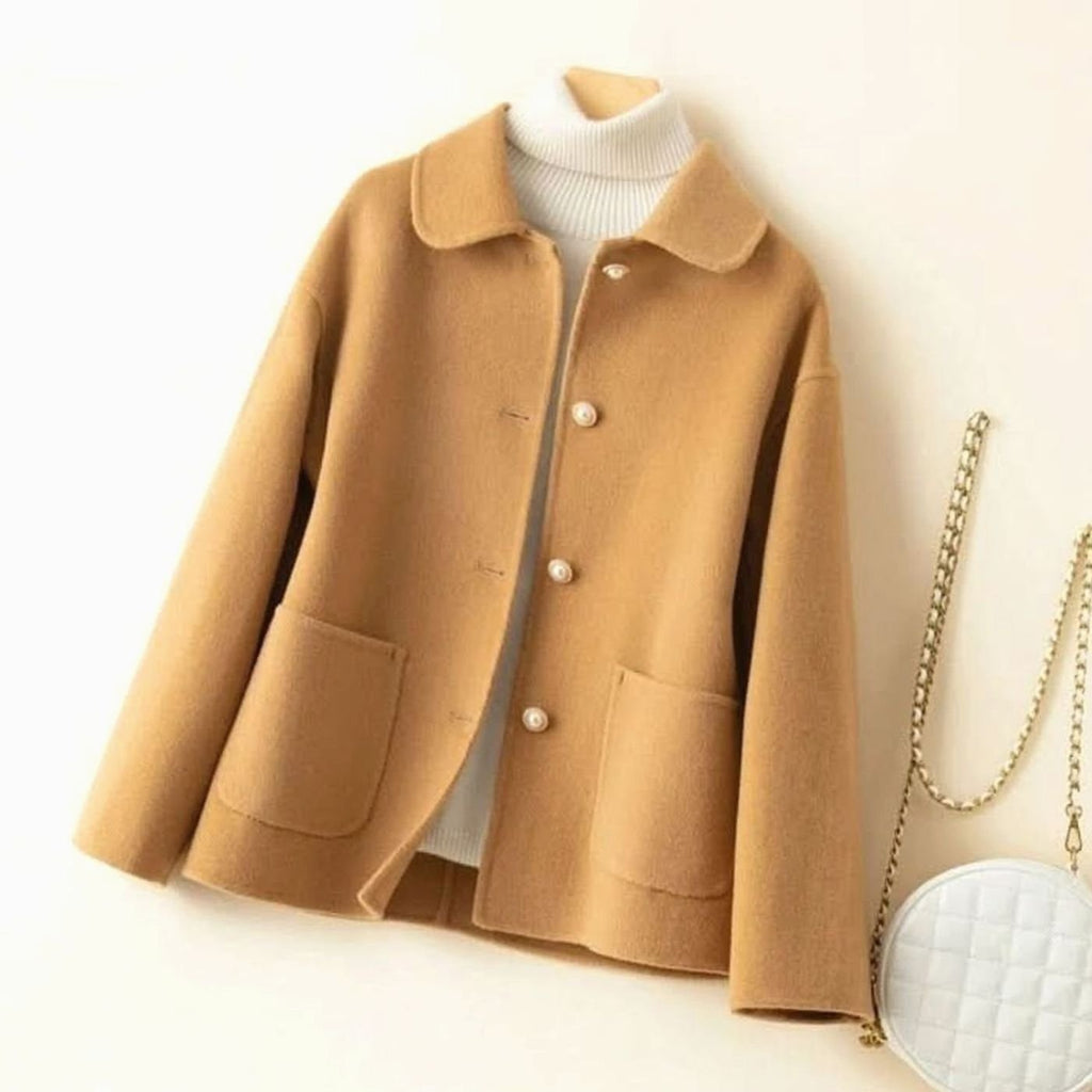 Cappotto corto da donna in cashmere con colletto arrotondato