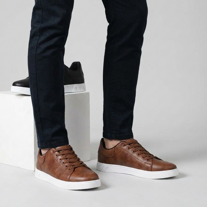 Men's Low Top Lace-Up Trainers
