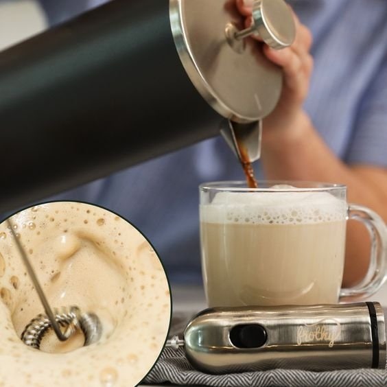 Handheld Electric Milk Frother with Stainless Steel Design and USB Charging - Image 2
