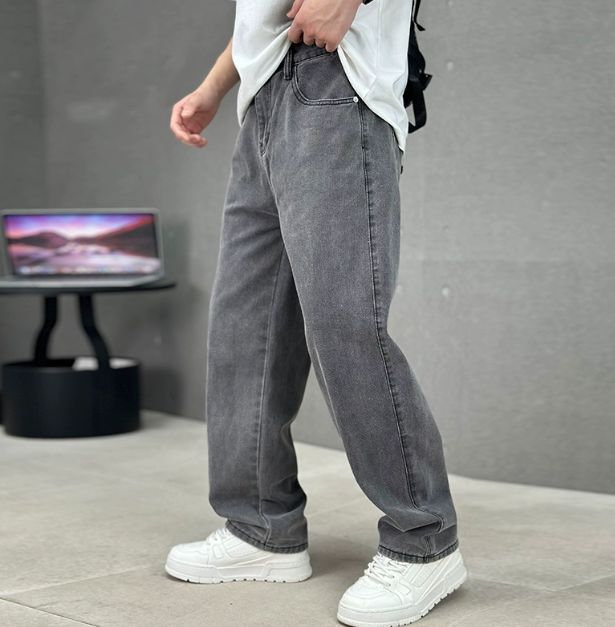 Men's Loose Fit Straight Jeans