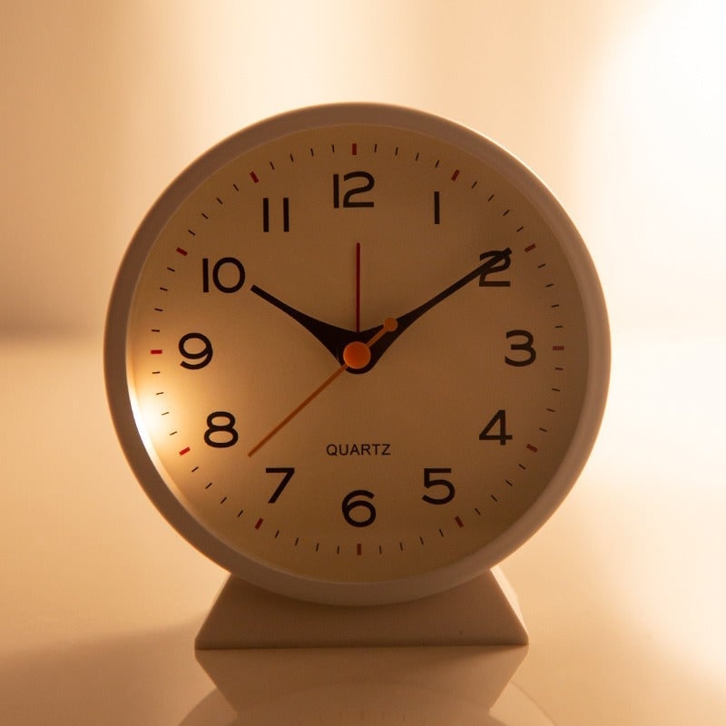 Retro Analog Alarm Clock with Non-Ticking Quartz Movement and Backlight - Image 4