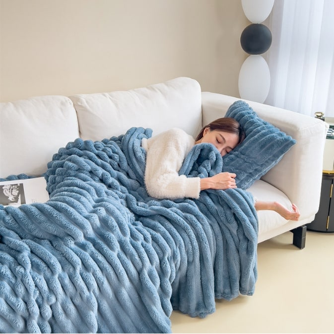 Soft Faux Fur Blanket with Plush Pile Ribbed Texture and Matching Pillowcase - Image 4