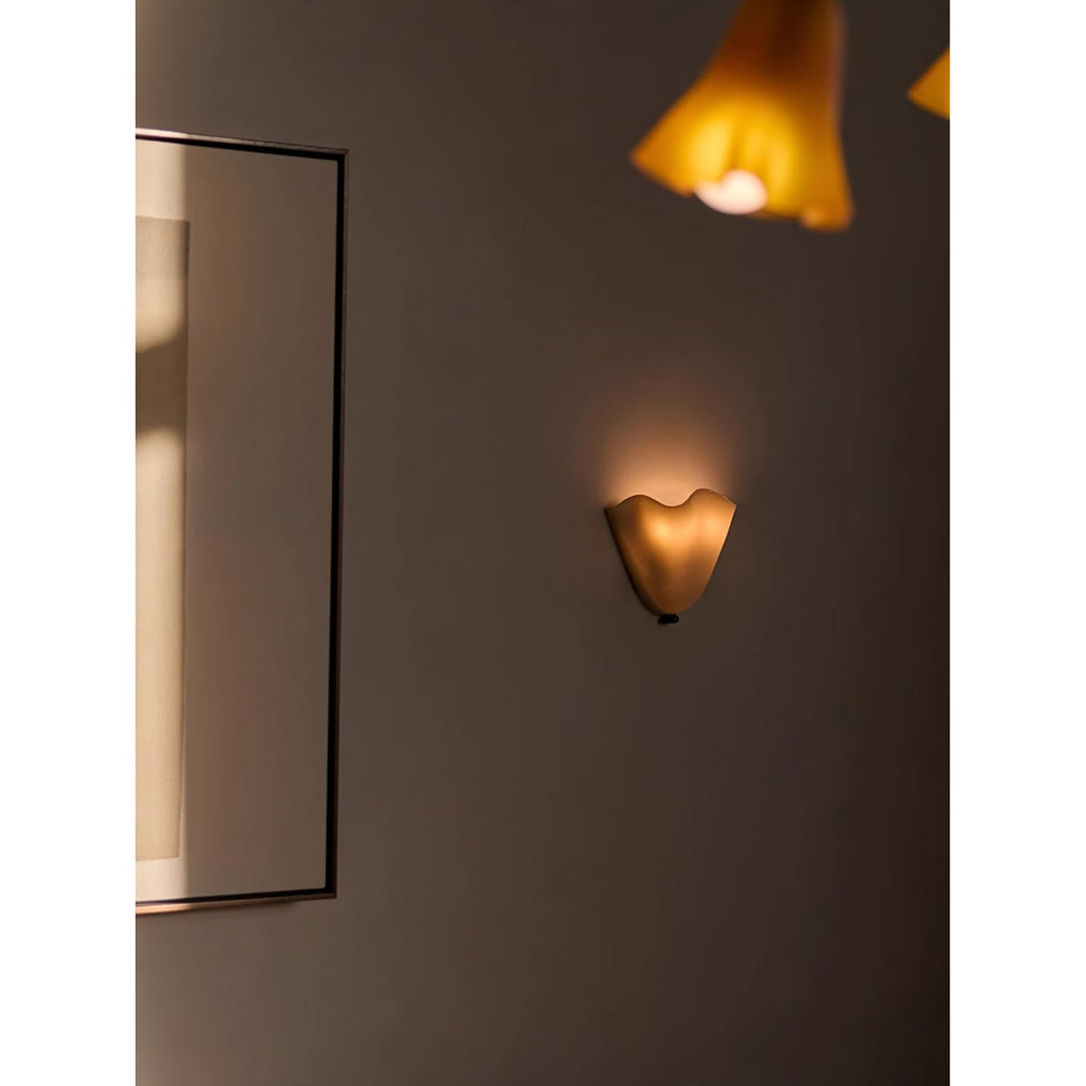 Wall Sconce Lighting with Wavy Handkerchief Glass Shade and Brass Finial - Image 8