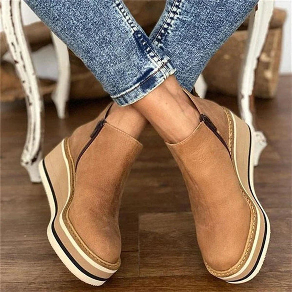 Stivaletti con zeppa e plateau da donna